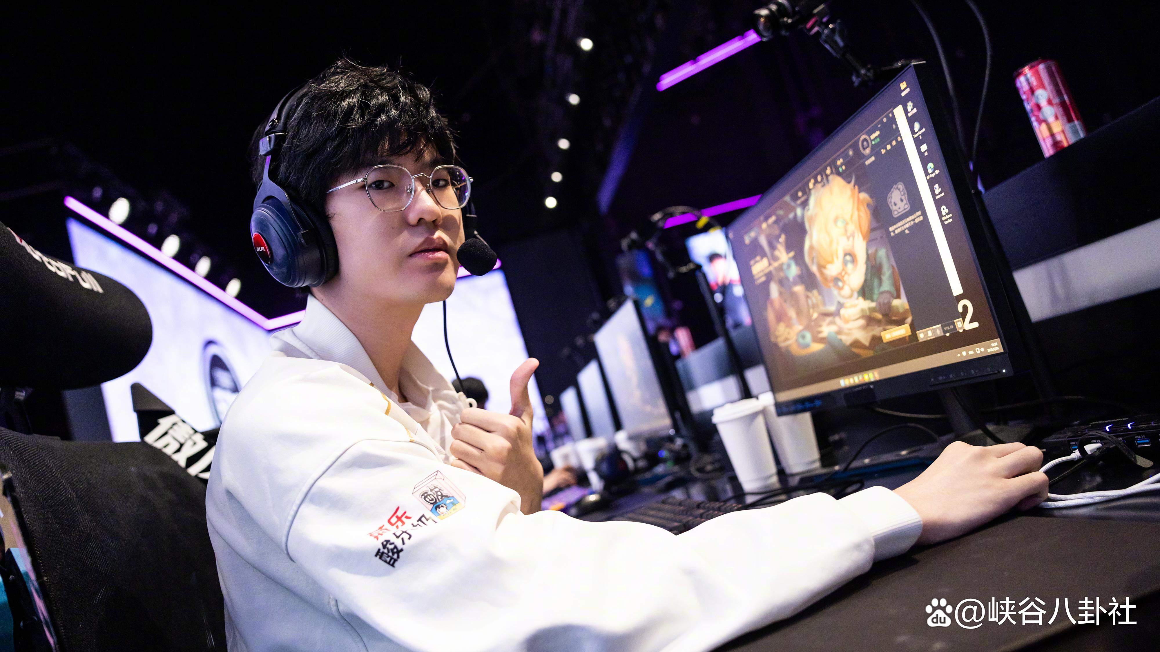 亚博体育官方下载-比赛局势复杂引发热议！，Rookie在雄鹿比赛中险胜全场沸腾不已-亚博体育官方下载